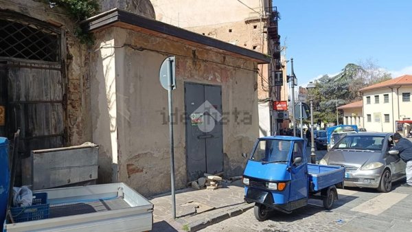 locale di sgombero in vendita a Corigliano-Rossano in zona Fabrizio Piccolo