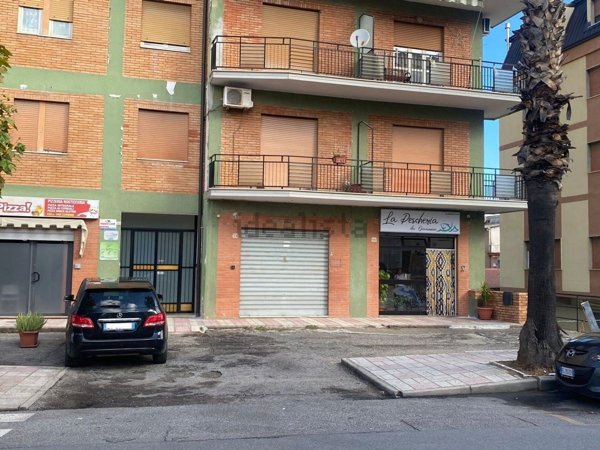 locale di sgombero in vendita a Corigliano-Rossano in zona Rossano Stazione
