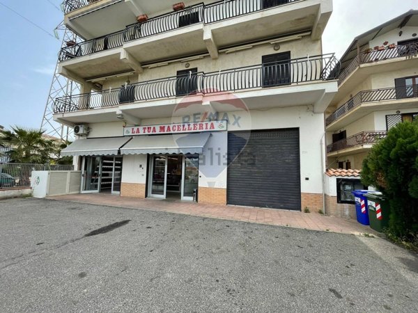 locale commerciale in vendita a Corigliano-Rossano in zona Fabrizio Piccolo