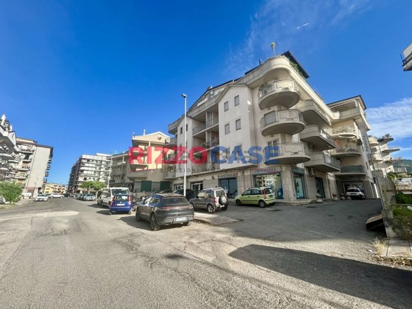 locale commerciale in vendita a Corigliano-Rossano in zona Rossano Stazione