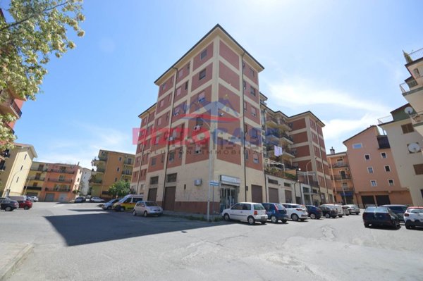 locale commerciale in vendita a Corigliano-Rossano in zona Rossano
