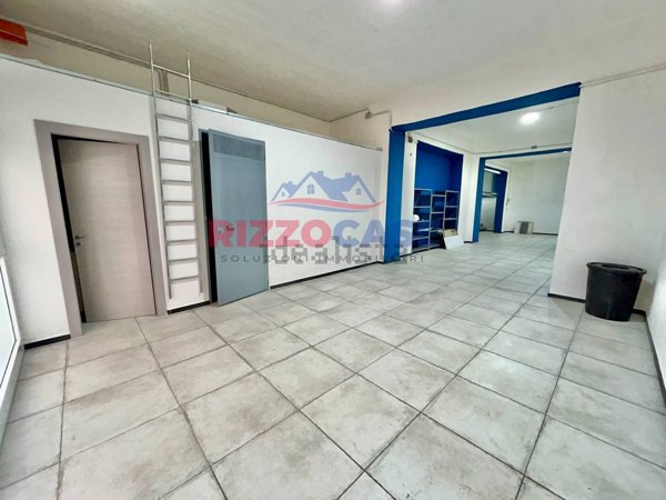 locale di sgombero in vendita a Corigliano-Rossano in zona Rossano