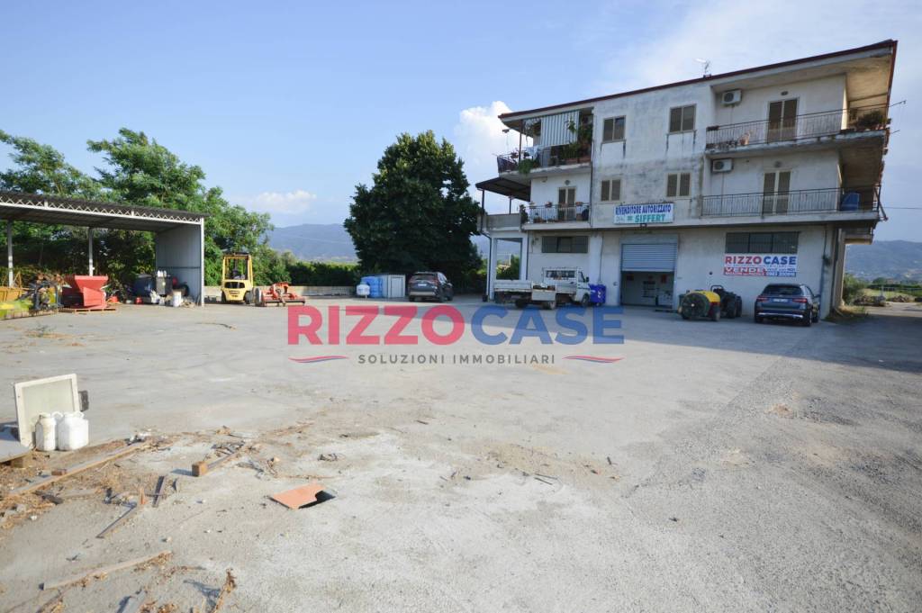 negozio in vendita a Corigliano-Rossano in zona Fabrizio Piccolo