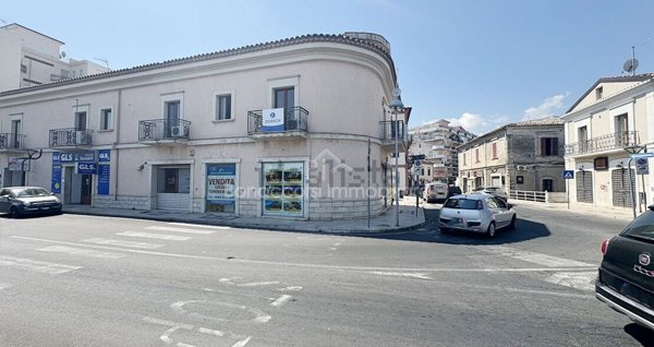 locale commerciale in vendita a Corigliano-Rossano in zona Rossano Stazione