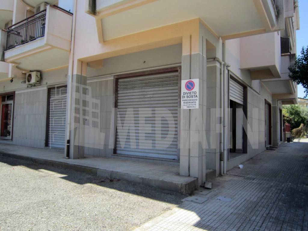 locale commerciale in vendita a Corigliano-Rossano in zona Rossano Stazione