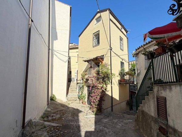 intera palazzina in vendita a Corigliano-Rossano in zona Rossano