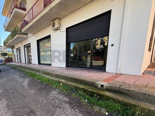 negozio in vendita a Corigliano-Rossano in zona Fabrizio Piccolo