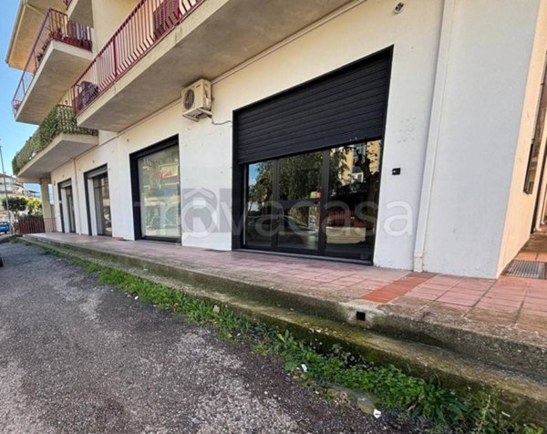 negozio in vendita a Corigliano-Rossano in zona Fabrizio Piccolo