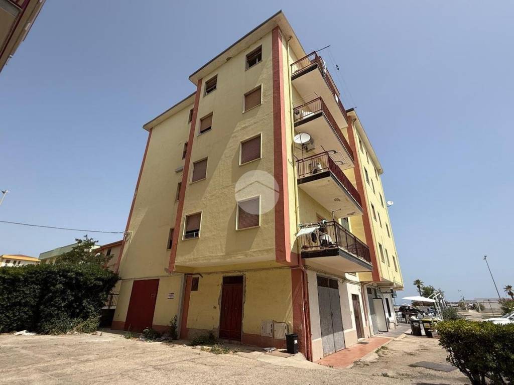 locale commerciale in vendita a Corigliano-Rossano in zona Fabrizio Piccolo