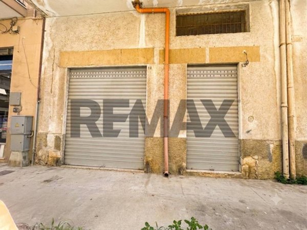 negozio in vendita a Corigliano-Rossano in zona Fabrizio Piccolo