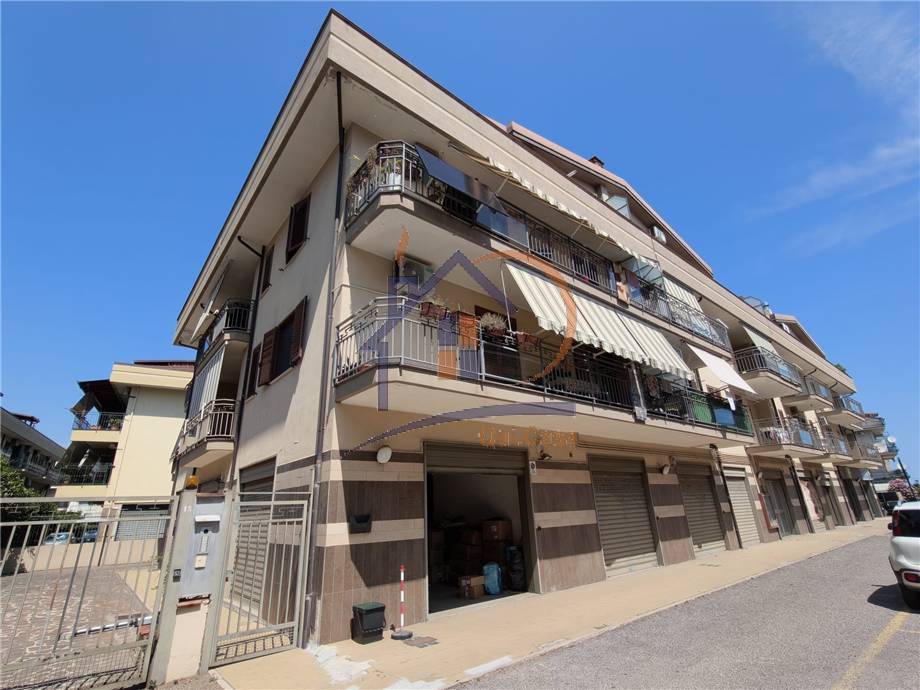 locale commerciale in vendita a Corigliano-Rossano in zona Rossano