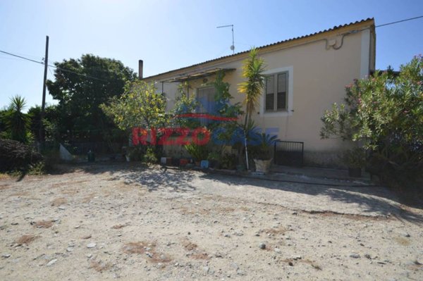 casa indipendente in vendita a Corigliano-Rossano in zona Piragineti