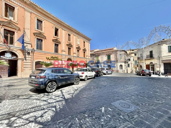 locale commerciale in vendita a Corigliano-Rossano in zona Rossano