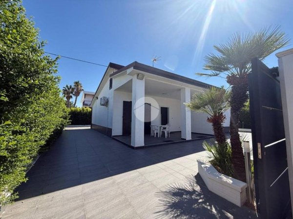 casa indipendente in vendita a Corigliano-Rossano in zona Fabrizio Piccolo