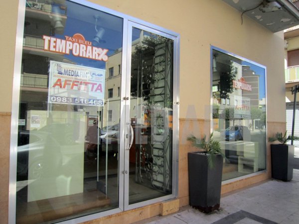 locale commerciale in vendita a Corigliano-Rossano in zona Rossano