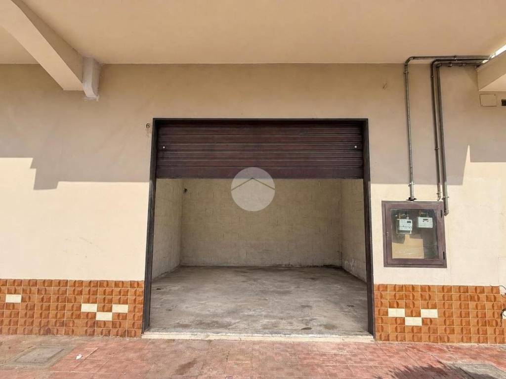 locale commerciale in vendita a Corigliano-Rossano in zona Fabrizio Piccolo