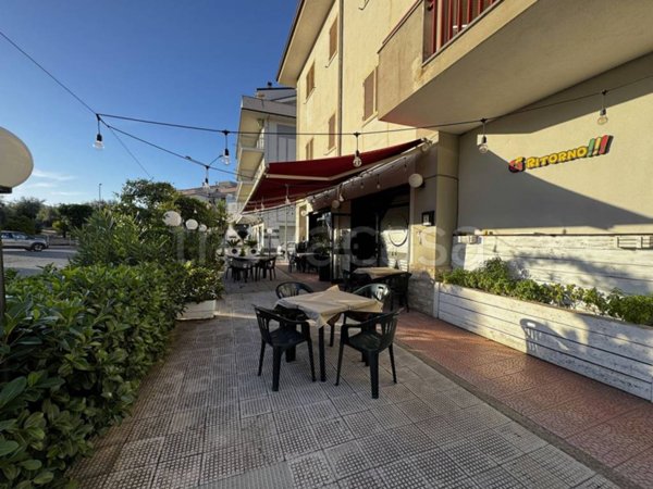 locale commerciale in vendita a Corigliano-Rossano in zona Rossano Stazione