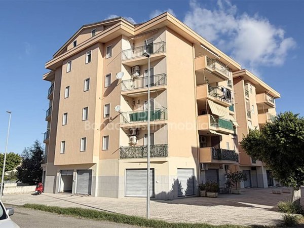 locale commerciale in vendita a Corigliano-Rossano in zona Rossano