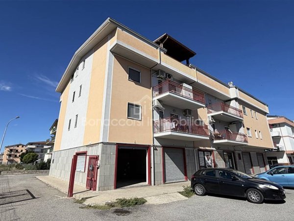 locale commerciale in vendita a Corigliano-Rossano in zona Rossano Stazione