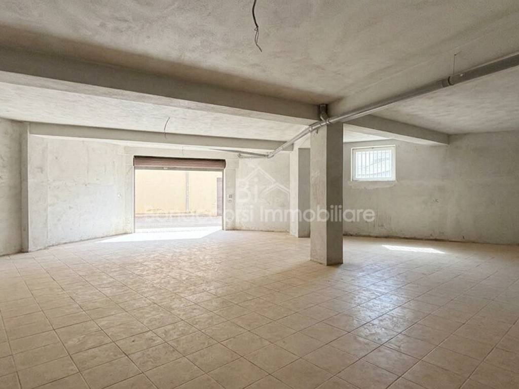 locale commerciale in vendita a Corigliano-Rossano in zona Rossano Stazione