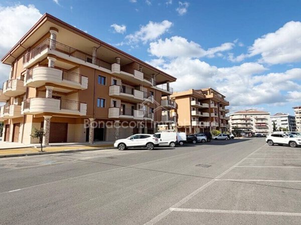 locale commerciale in vendita a Corigliano-Rossano in zona Rossano Stazione