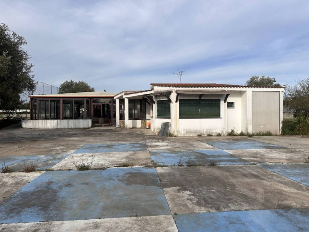 locale commerciale in vendita ad Amaroni