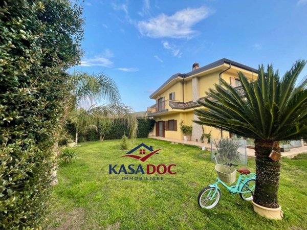 casa indipendente in vendita ad Amaroni