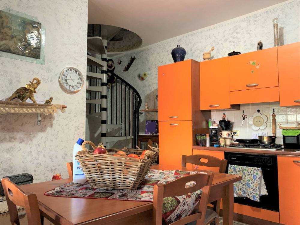 casa indipendente in vendita ad Amaroni