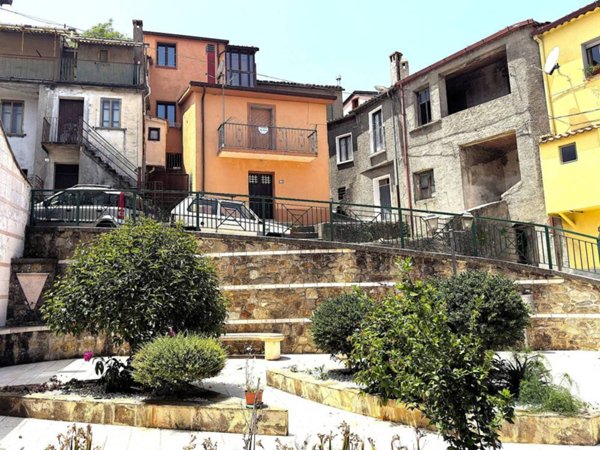 casa indipendente in vendita ad Amato