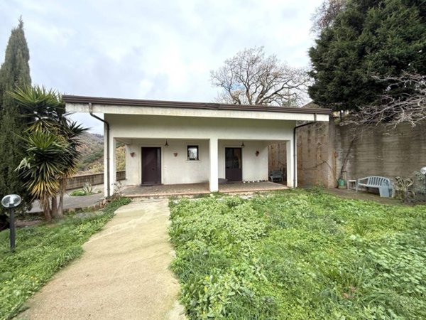 casa indipendente in vendita ad Amato