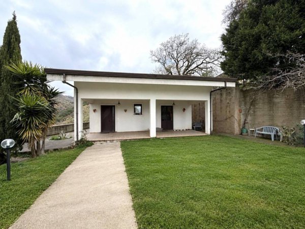 casa indipendente in vendita ad Amato