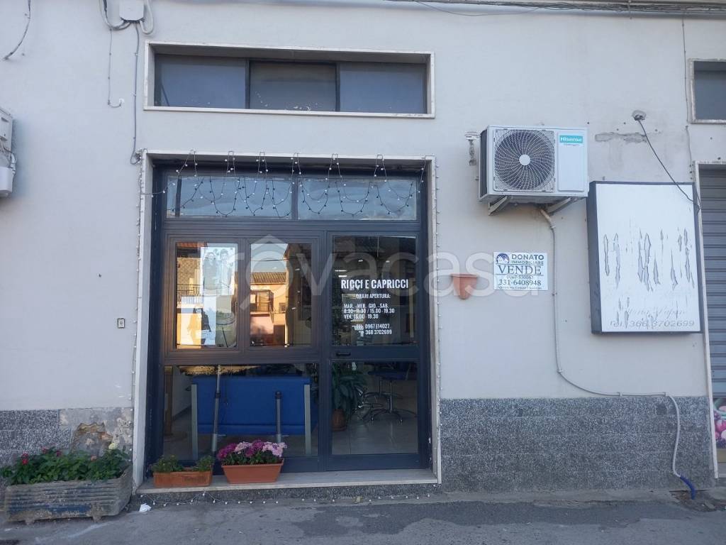 negozio in vendita a Badolato