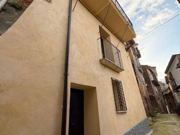 casa indipendente in vendita a Badolato
