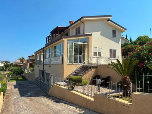 casa indipendente in vendita a Badolato