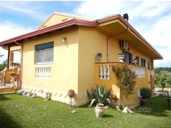 casa indipendente in vendita a Borgia