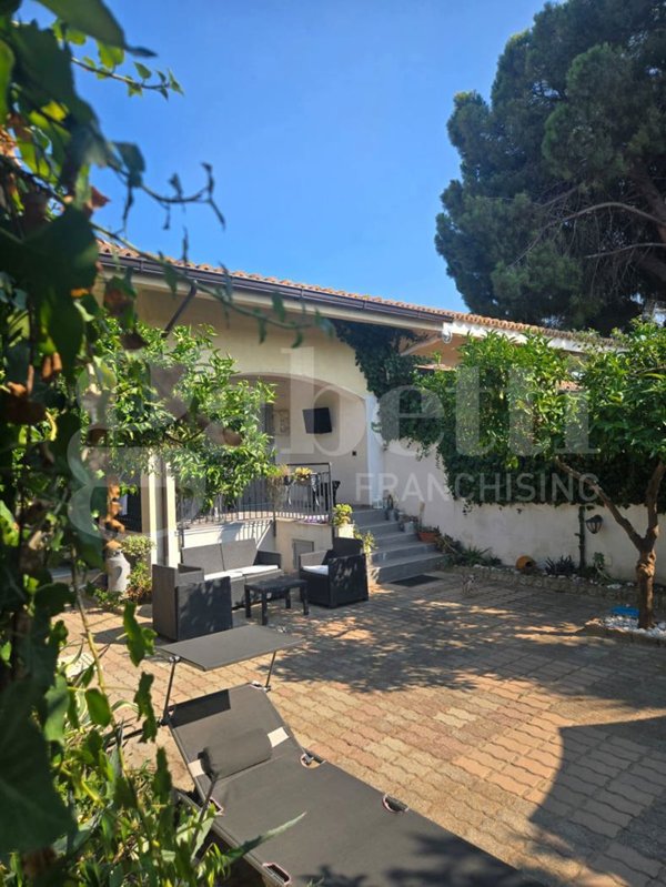 intera palazzina in vendita a Borgia