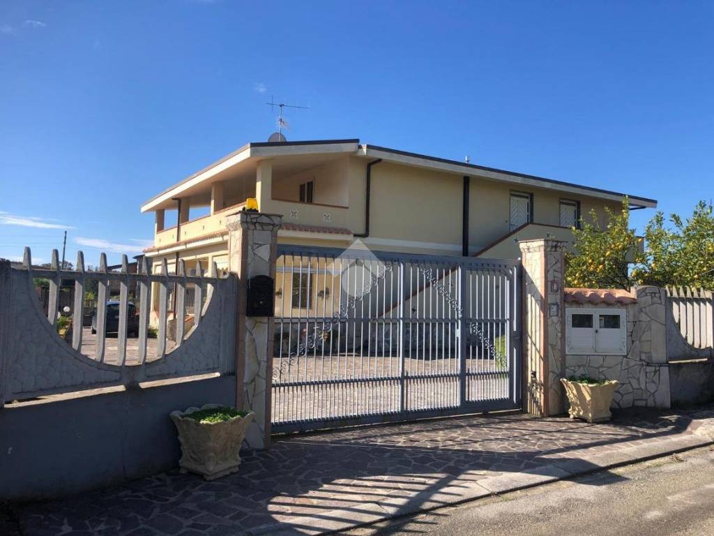 casa indipendente in vendita a Botricello
