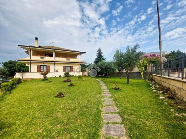 casa indipendente in vendita a Botricello