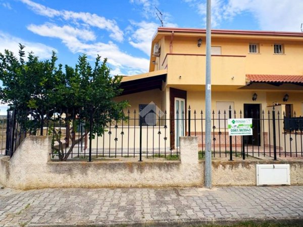 casa indipendente in vendita a Botricello