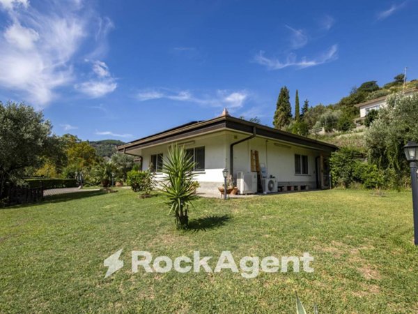 casa indipendente in vendita a Caraffa di Catanzaro