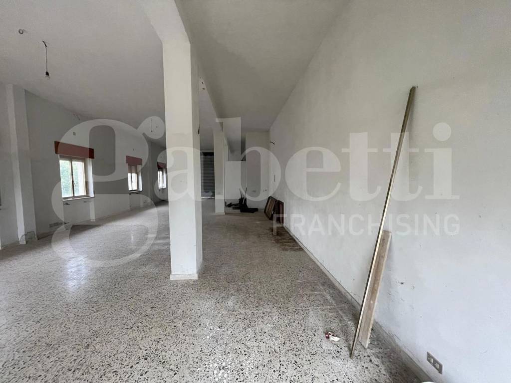 locale commerciale in vendita a Carlopoli