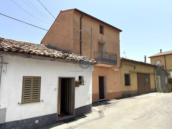 casa indipendente in vendita a Carlopoli
