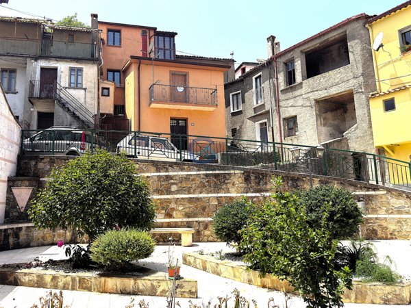 casa indipendente in vendita a Carlopoli