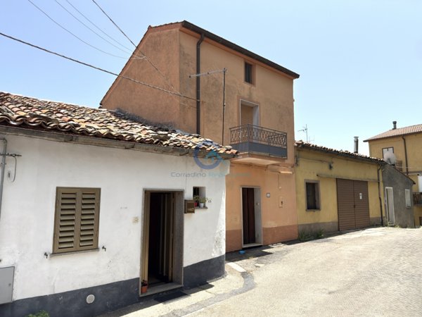 casa indipendente in vendita a Carlopoli
