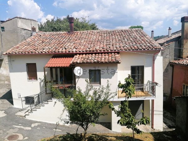 casa indipendente in vendita a Carlopoli