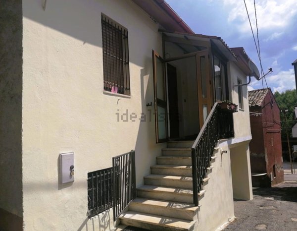 casa indipendente in vendita a Carlopoli