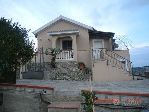 casa indipendente in vendita a Catanzaro in zona Siano