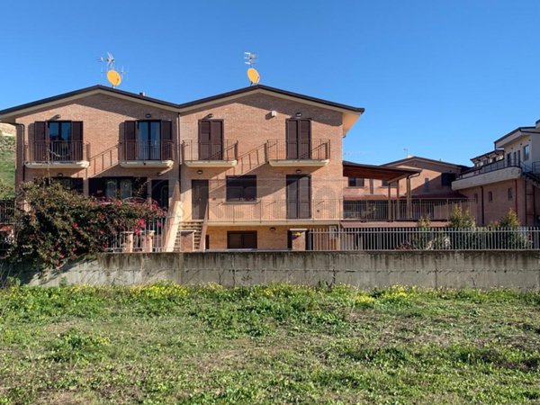 casa indipendente in vendita a Catanzaro in zona Centro Città