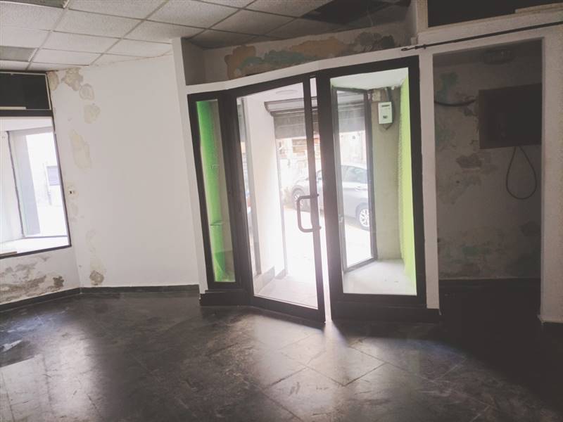 negozio in vendita a Catanzaro in zona Centro Città