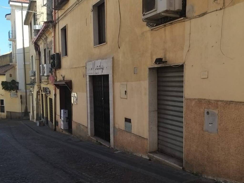 negozio in vendita a Catanzaro in zona Centro Città
